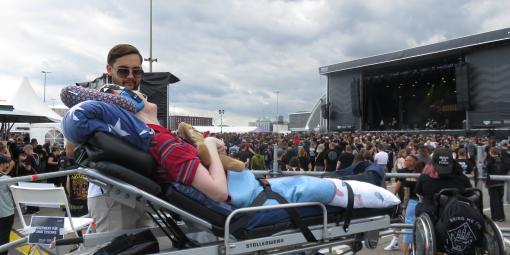 Marcel auf der Rollstuhl-Tribüne